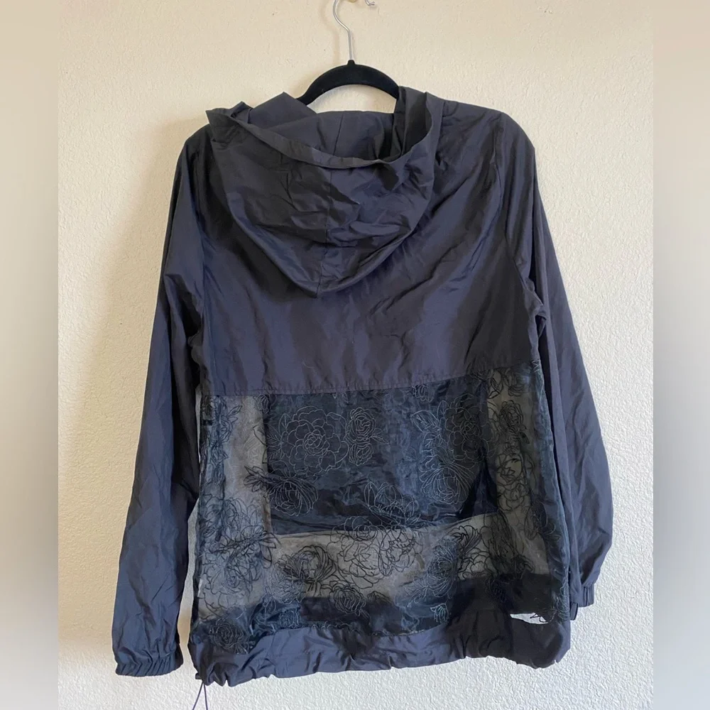 Fabletics Wind Breaker - Picture 3 of 3